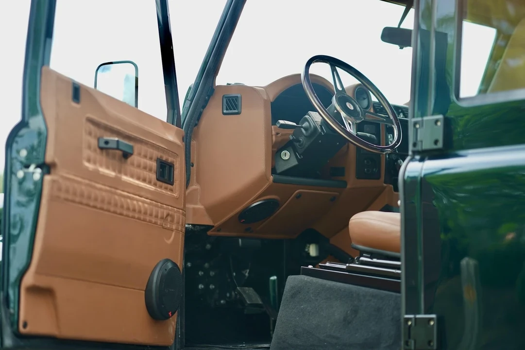 1993 Land Rover Defender 110 - Image 7 of 21