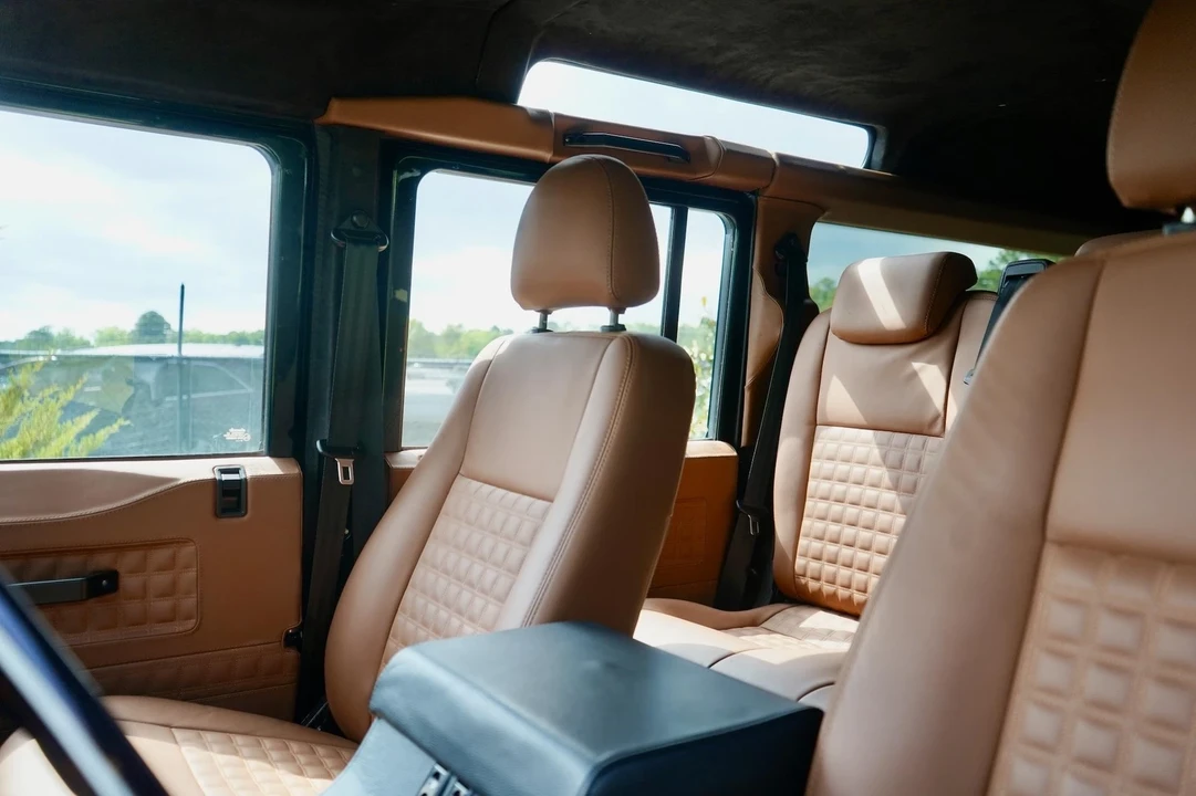 1993 Land Rover Defender 110 - Image 6 of 21