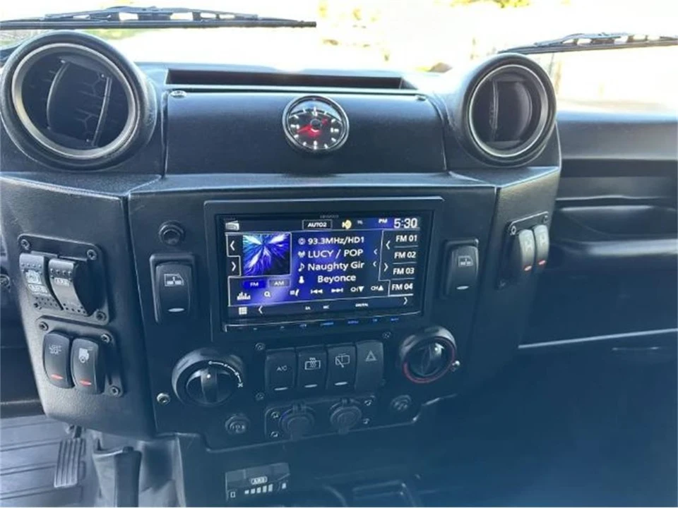 1993 Land Rover Defender 110 - Image 9 of 20