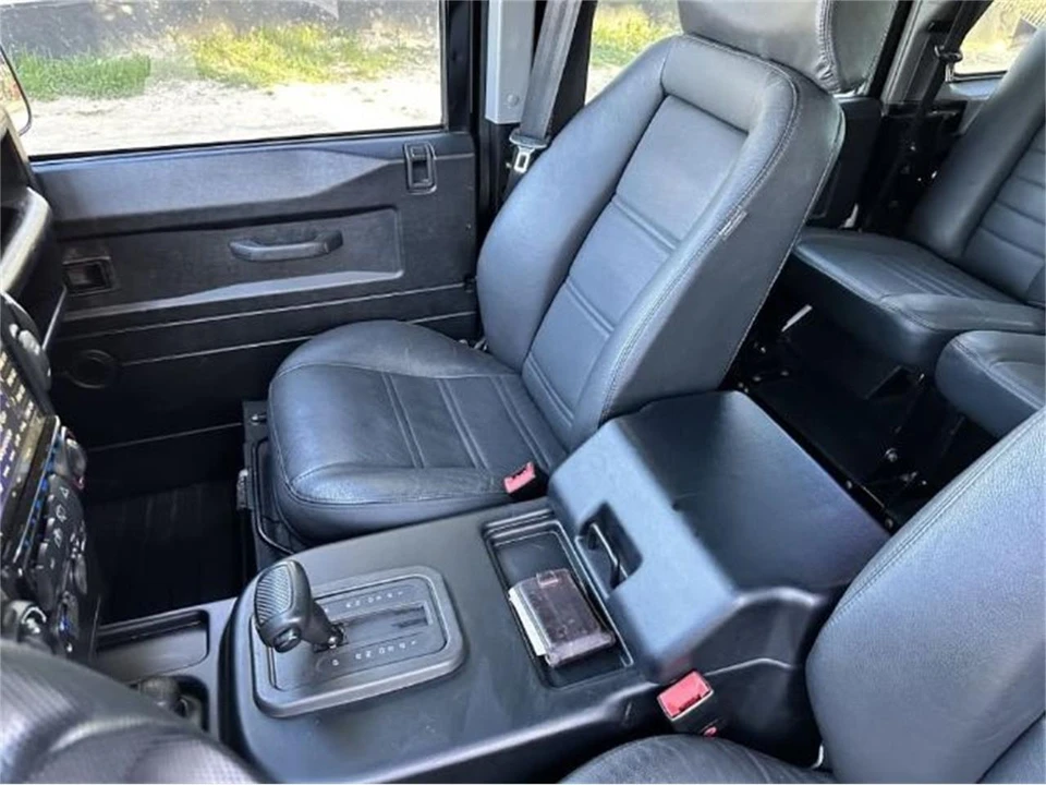 1993 Land Rover Defender 110 - Image 7 of 20