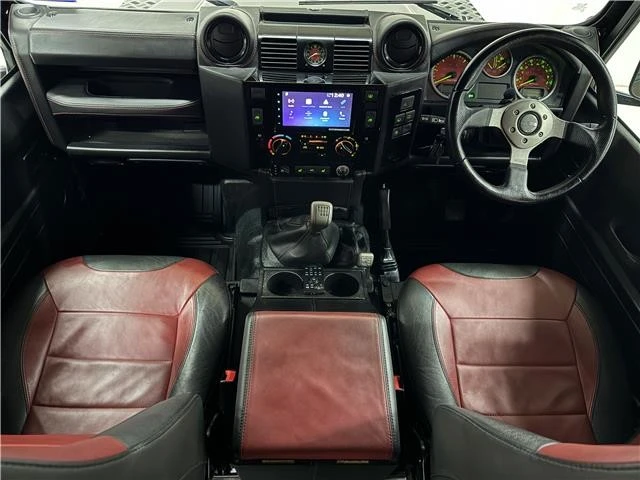 1993 Land Rover Defender 110 - Image 17 of 31