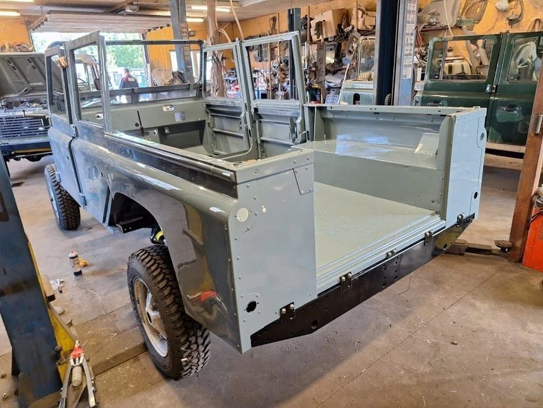 1993 Land Rover Defender 110 - Image 9 of 17