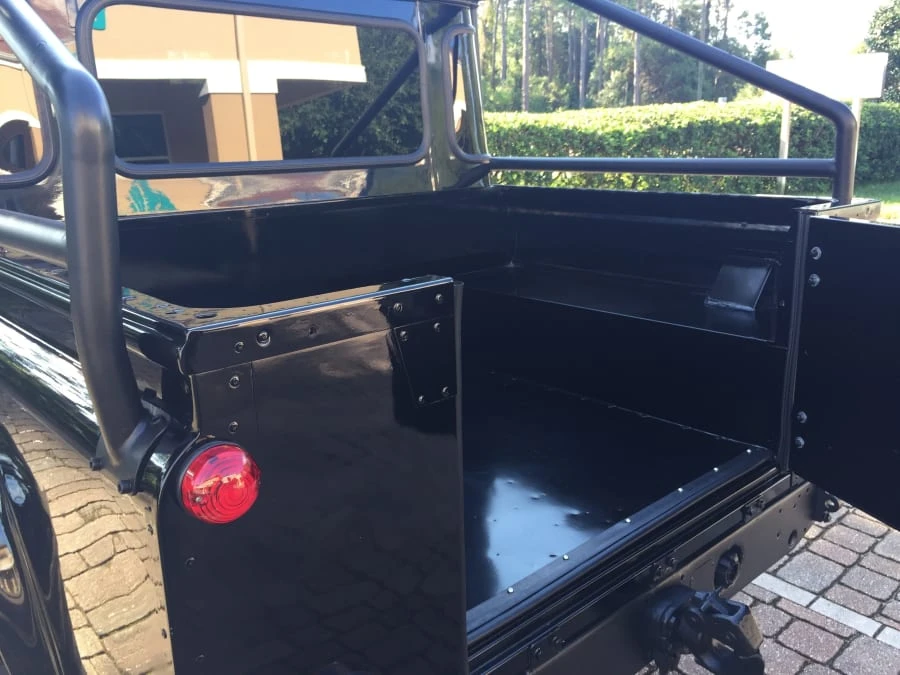 1993 Land Rover Defender 110 - Image 9 of 12