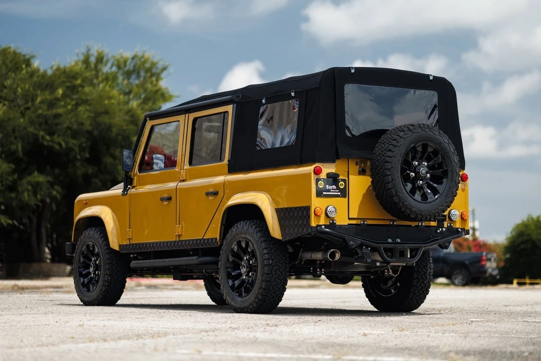 1993 Land Rover Defender 110 - Image 7 of 12
