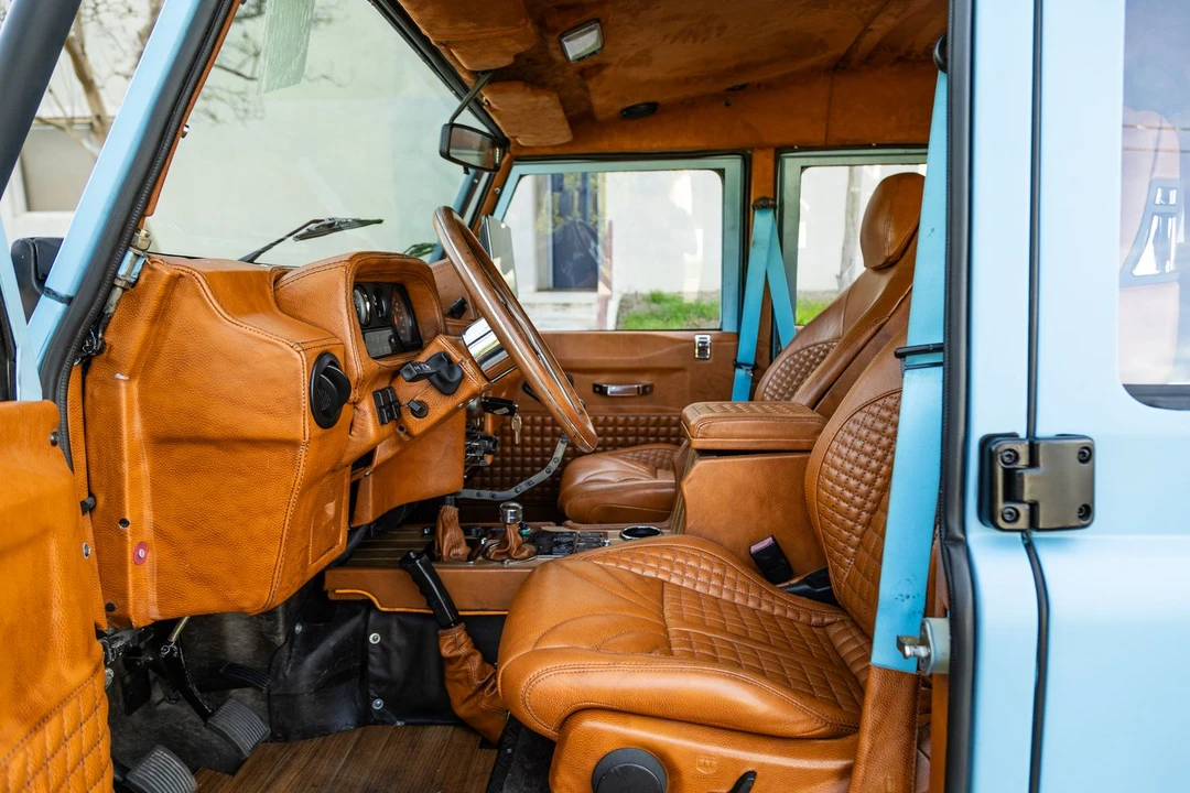 1993 Land Rover Defender 110 - Image 5 of 10