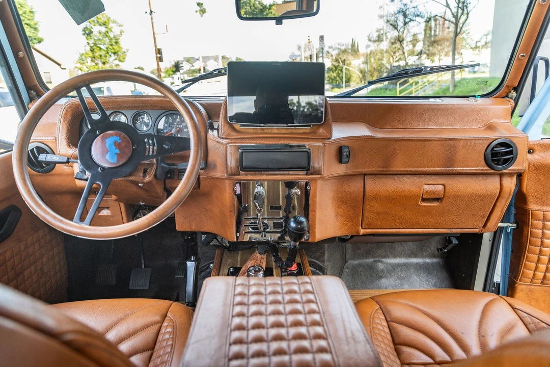 1993 Land Rover Defender 110 - Image 6 of 10