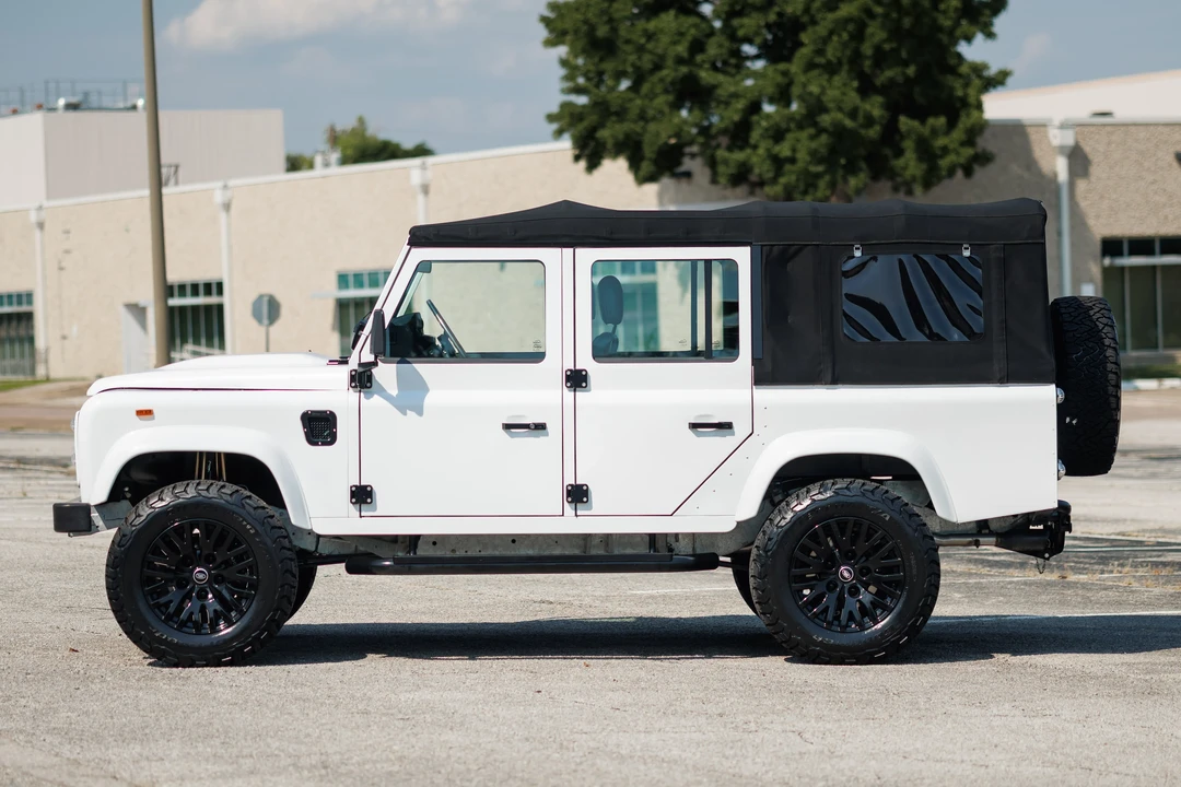 1993 Land Rover Defender 110 - Image 6 of 31