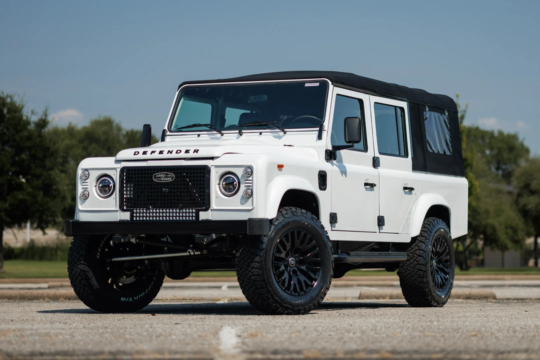 1993 Land Rover Defender 110 - Image 7 of 31