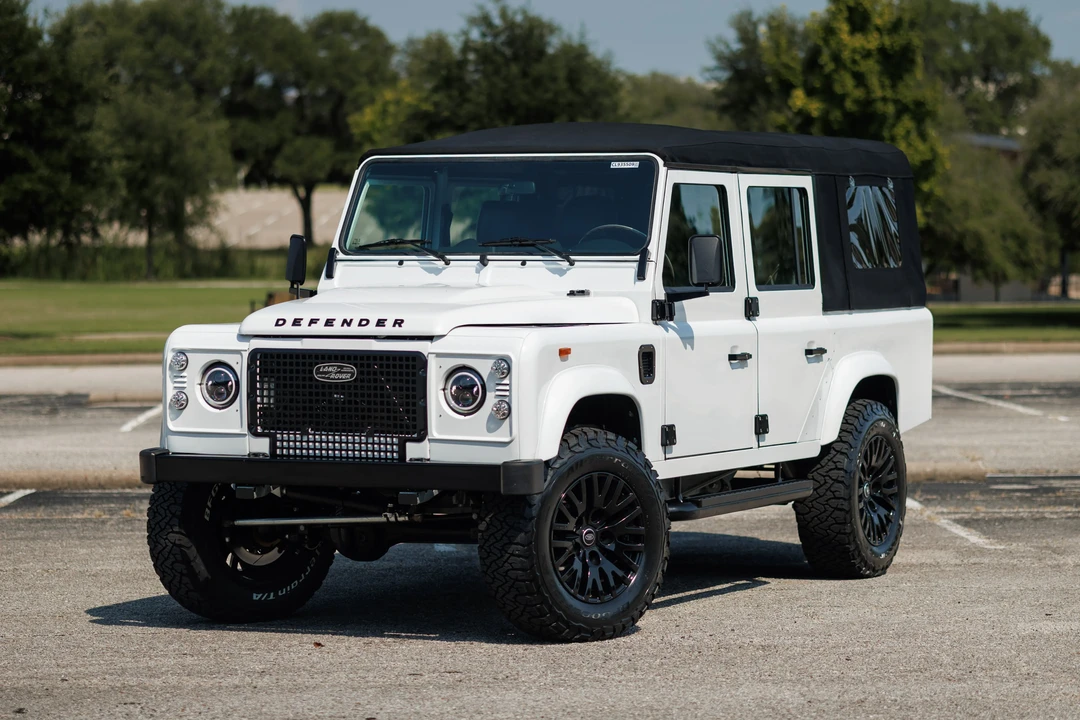 1993 Land Rover Defender 110 - Image 9 of 31