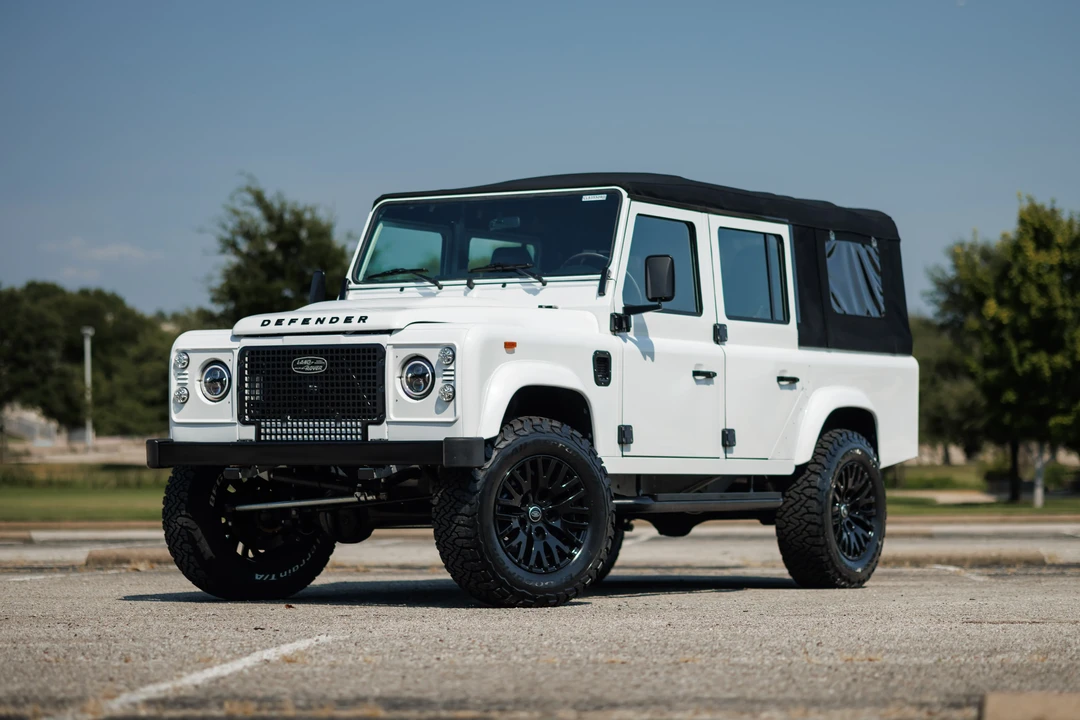 1993 Land Rover Defender 110 - Image 8 of 31