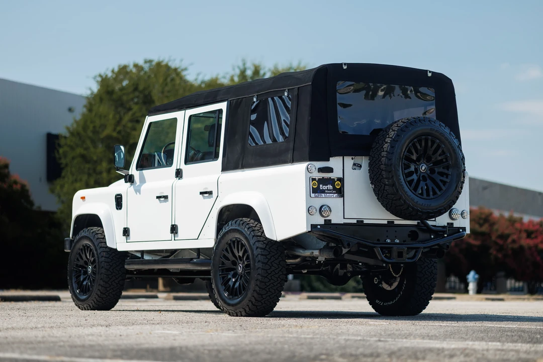 1993 Land Rover Defender 110 - Image 16 of 31