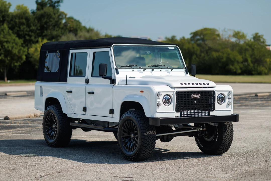 1993 Land Rover Defender 110 - Image 5 of 31