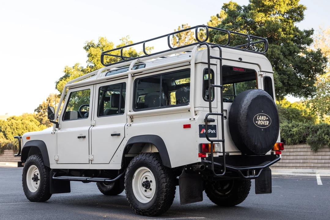 1993 Land Rover Defender 110 - Image 11 of 31