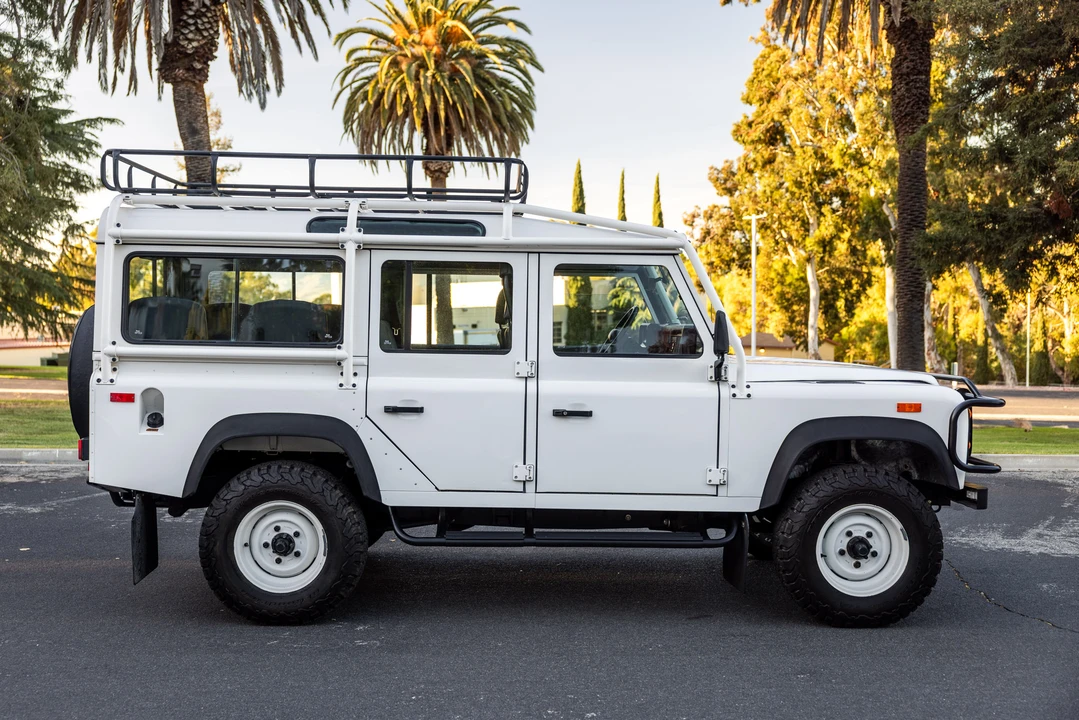 1993 Land Rover Defender 110 - Image 19 of 31