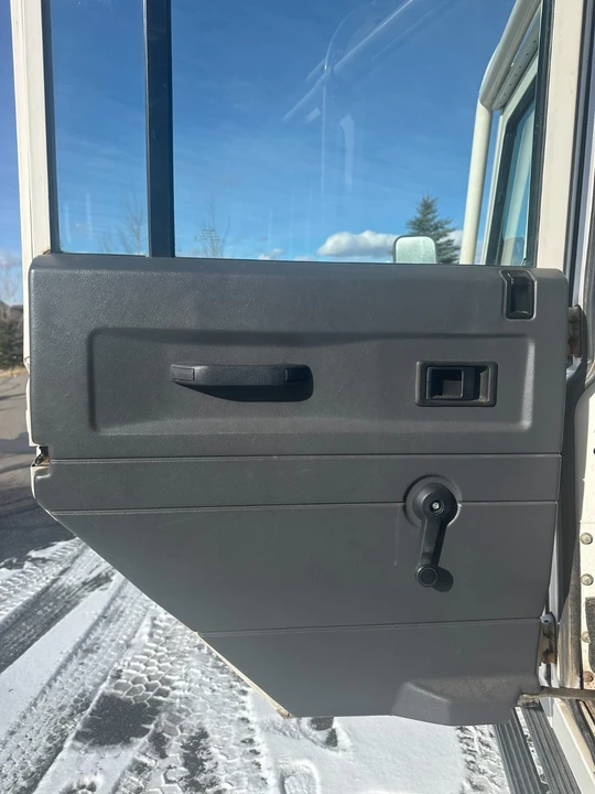 1993 Land Rover Defender 110 - Image 17 of 21