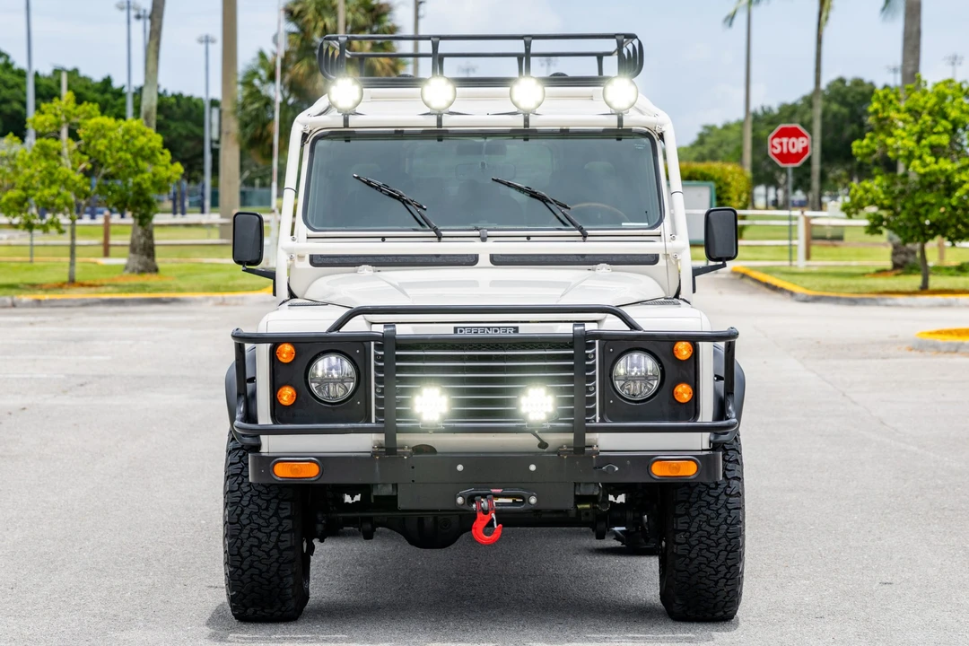 1993 Land Rover Defender 110 - Image 4 of 31