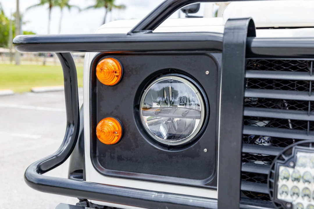 1993 Land Rover Defender 110 - Image 13 of 31