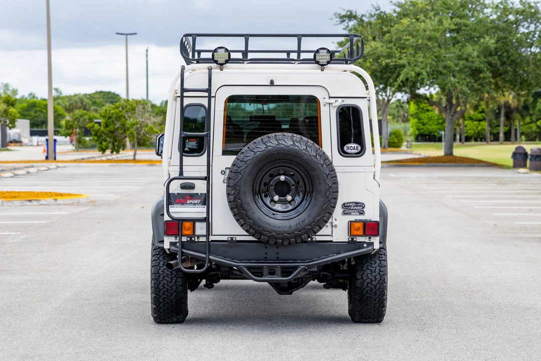 1993 Land Rover Defender 110 - Image 8 of 31