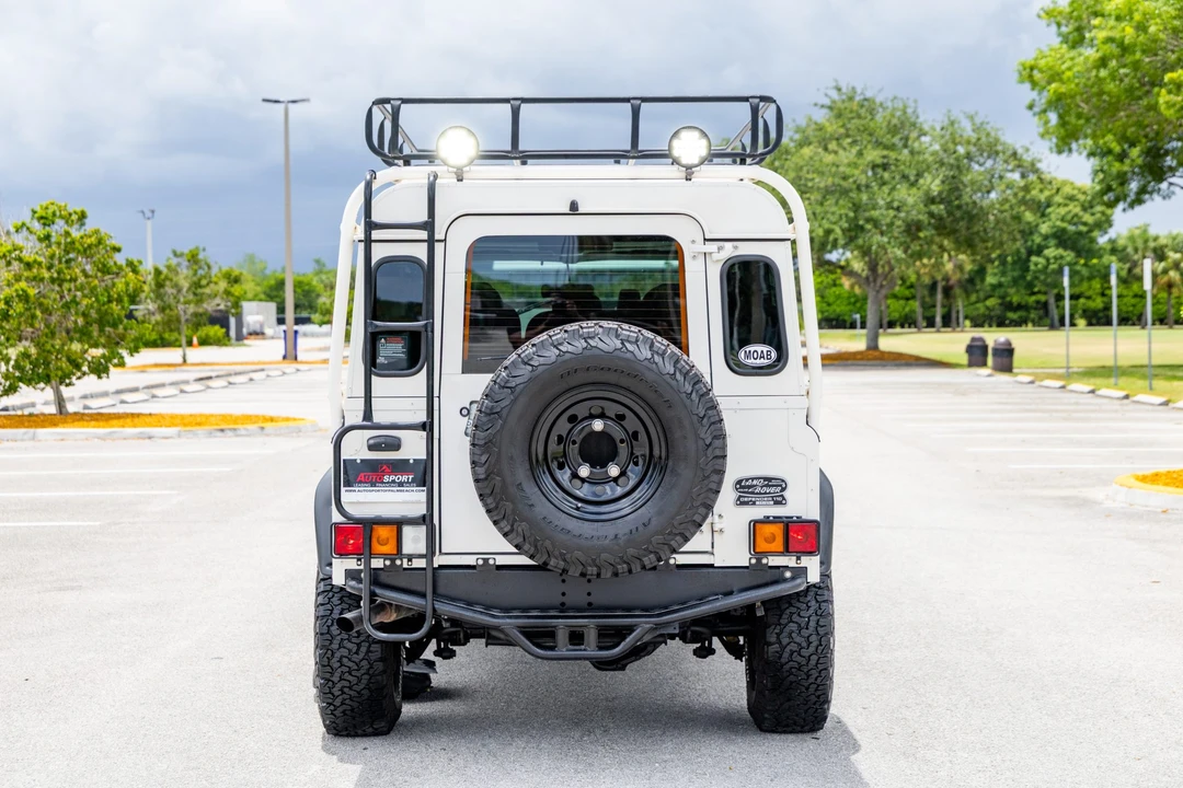 1993 Land Rover Defender 110 - Image 9 of 31
