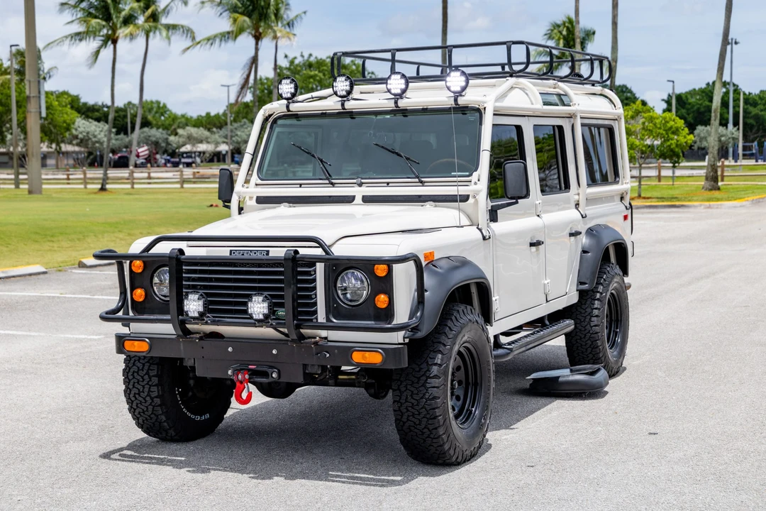 1993 Land Rover Defender 110 - Image 2 of 31