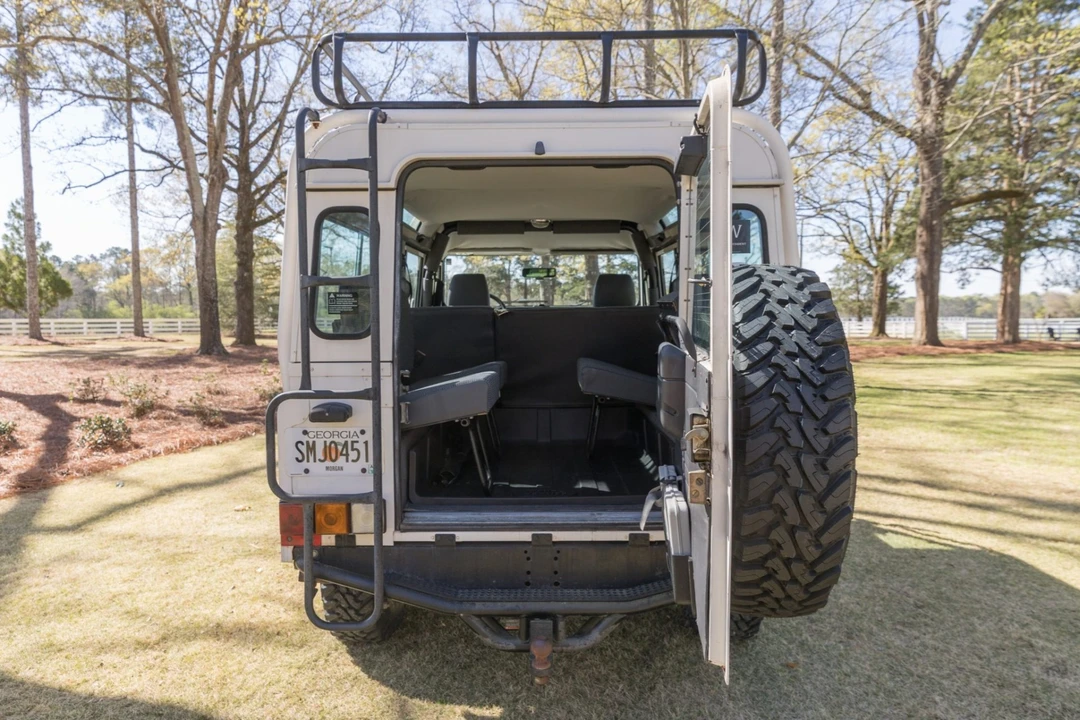 1993 Land Rover Defender 110 - Image 6 of 10