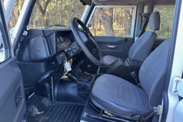 1993 Land Rover Defender 110 - Image 5 of 10