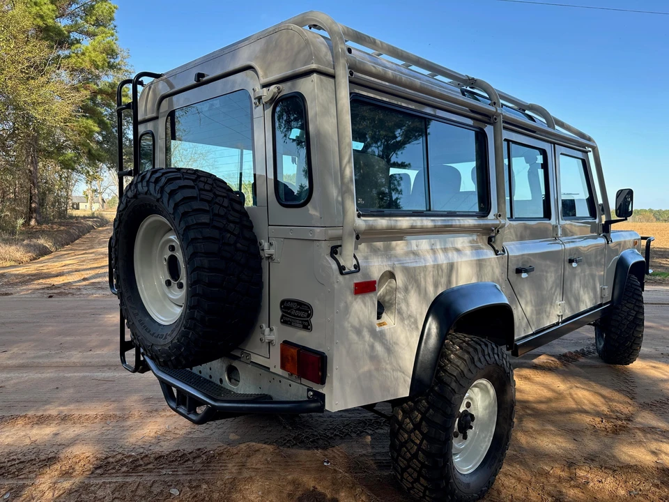 1993 Land Rover Defender 110 - Image 17 of 31