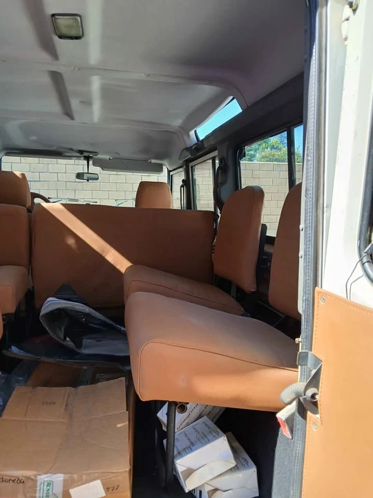1993 Land Rover Defender 110 - Image 8 of 19