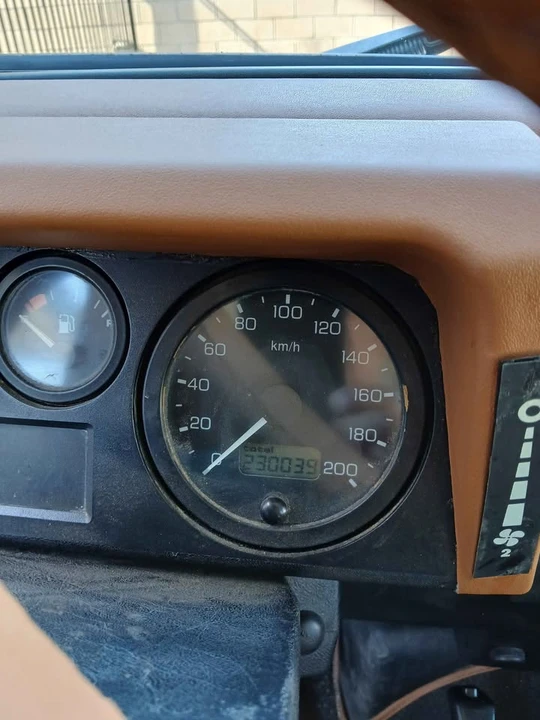 1993 Land Rover Defender 110 - Image 4 of 19