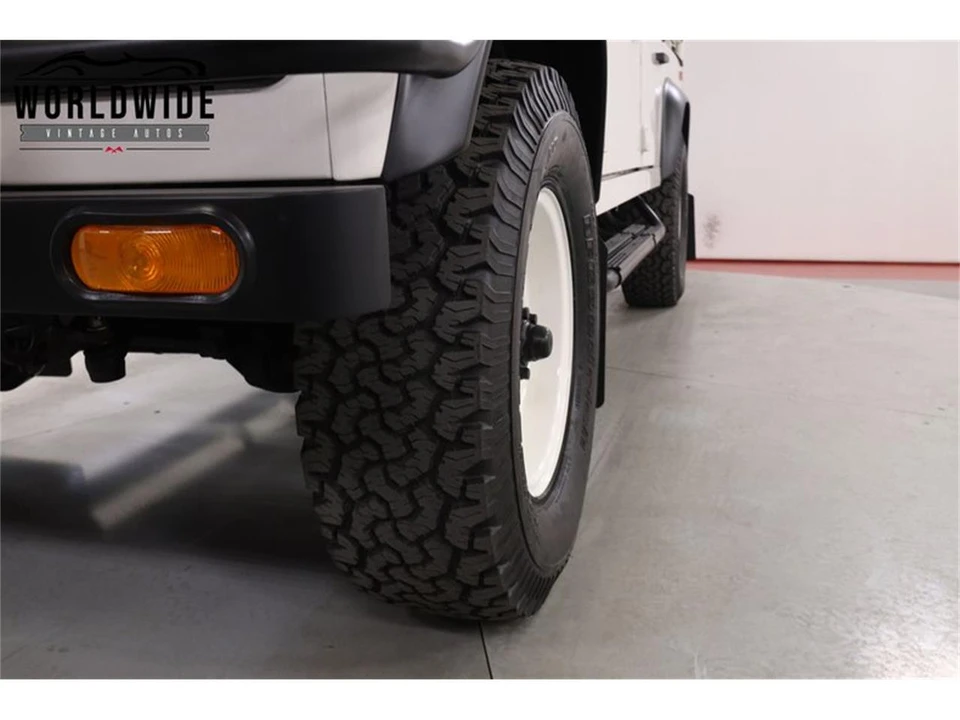 1993 Land Rover Defender 110 - Image 11 of 31