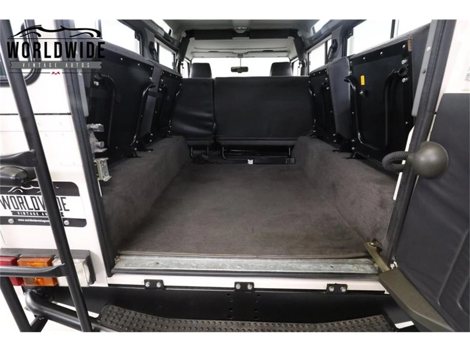 1993 Land Rover Defender 110 - Image 20 of 31