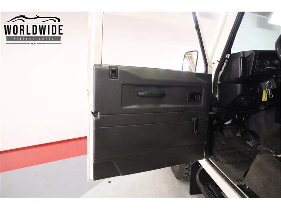 1993 Land Rover Defender 110 - Image 30 of 31