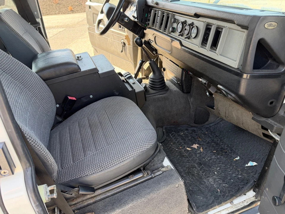 1993 Land Rover Defender 110 - Image 17 of 31