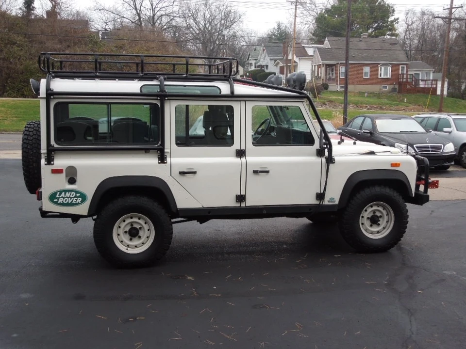 1993 Land Rover Defender 110 - Image 3 of 21