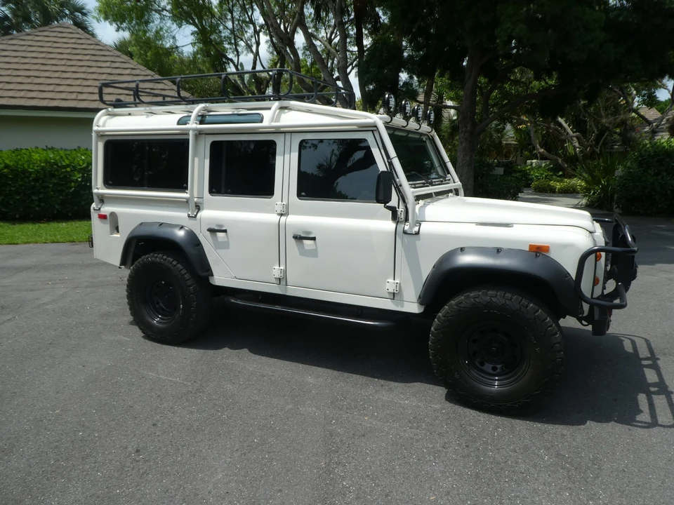1993 Land Rover Defender 110 - Image 9 of 31