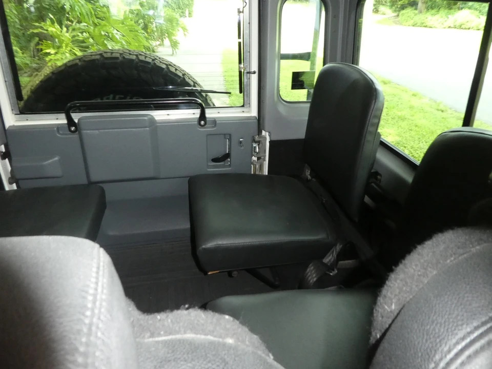 1993 Land Rover Defender 110 - Image 25 of 31