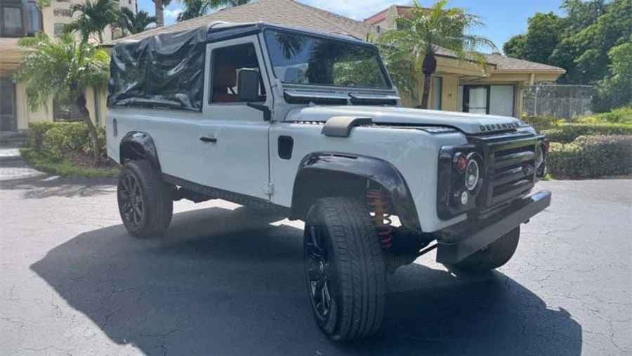 1993 Land Rover Defender 110 - Image 6 of 17