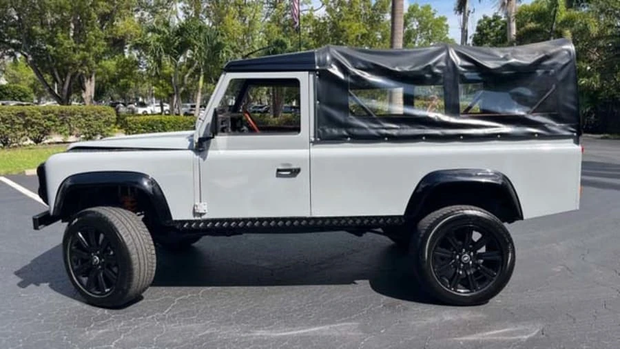 1993 Land Rover Defender 110 - Image 2 of 17