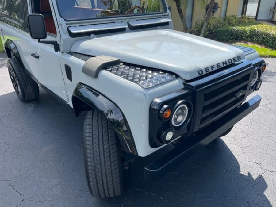 1993 Land Rover Defender 110 - Image 8 of 17