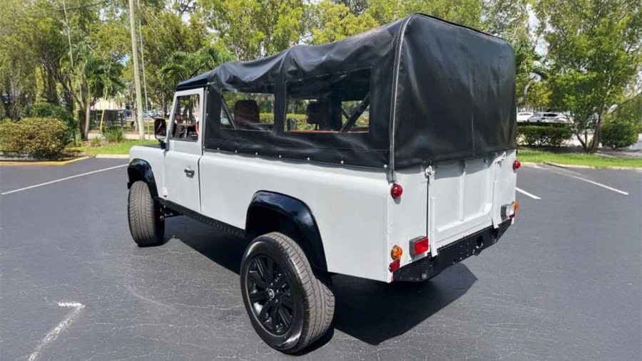 1993 Land Rover Defender 110 - Image 5 of 17