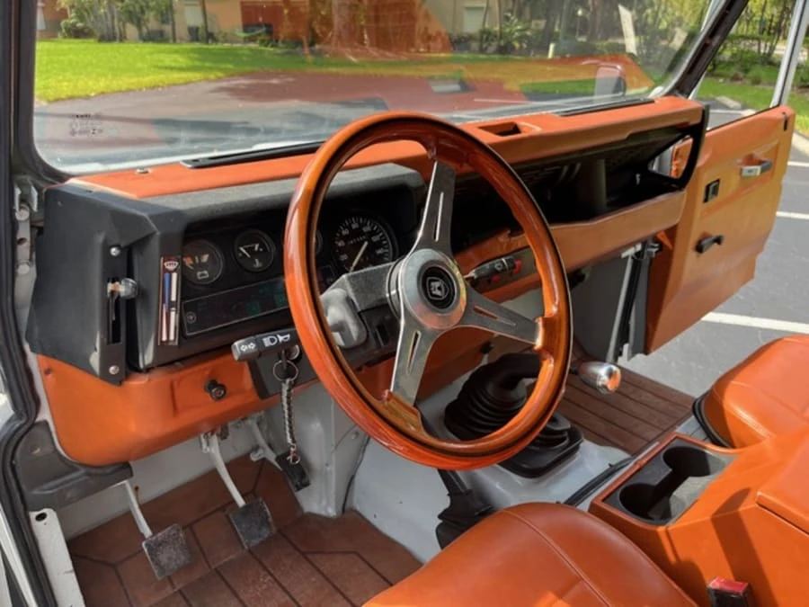 1993 Land Rover Defender 110 - Image 9 of 17