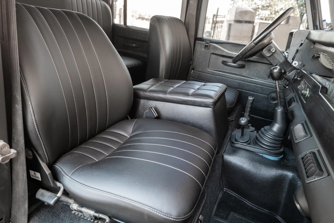 1993 Land Rover Defender 110 - Image 24 of 31