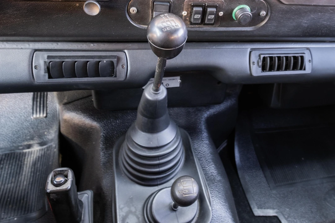 1993 Land Rover Defender 110 - Image 25 of 31