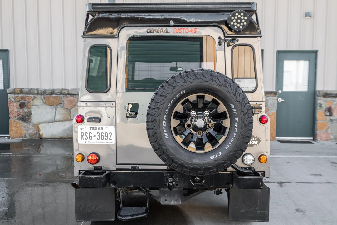 1993 Land Rover Defender 110 - Image 5 of 31