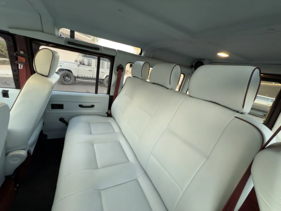1993 Land Rover Defender 110 - Image 14 of 25