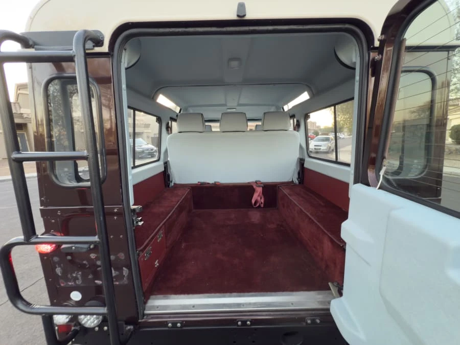 1993 Land Rover Defender 110 - Image 17 of 25