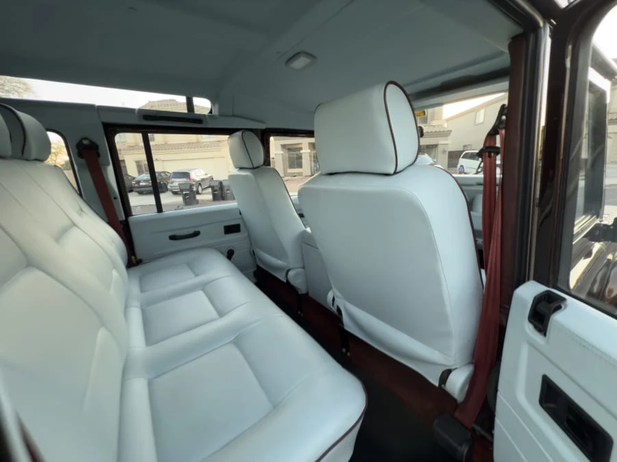 1993 Land Rover Defender 110 - Image 16 of 25