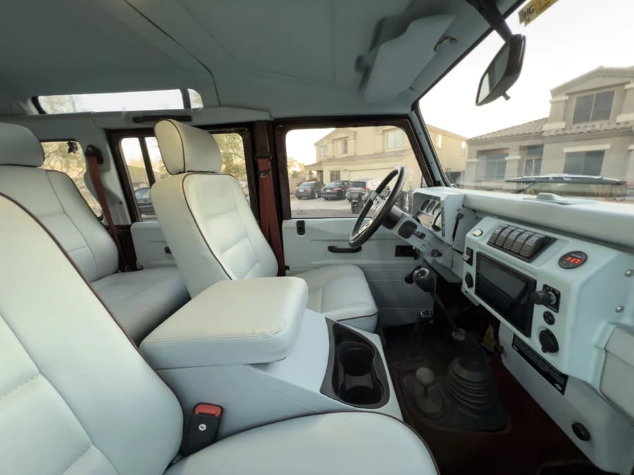 1993 Land Rover Defender 110 - Image 11 of 25