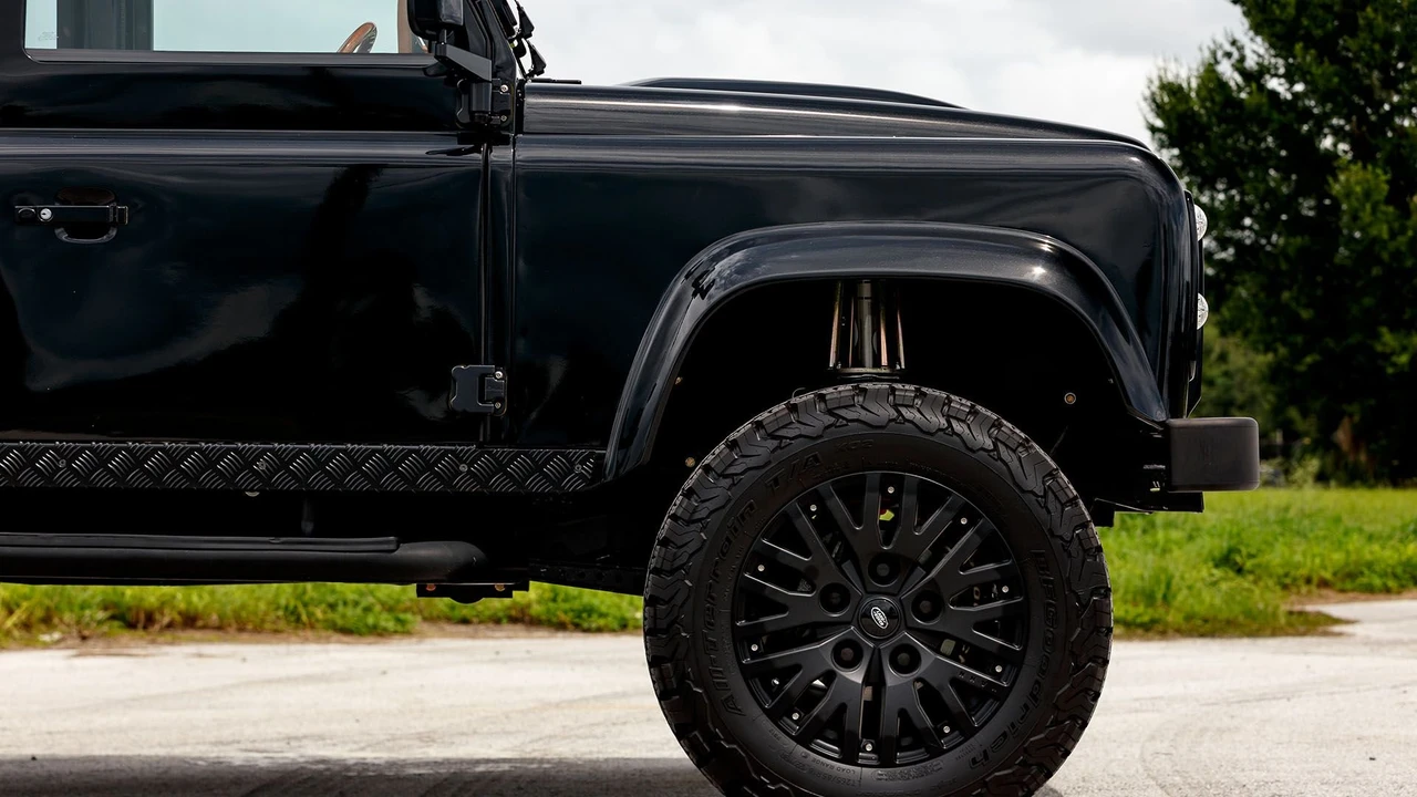 1993 Land Rover Defender 110 - Image 29 of 31