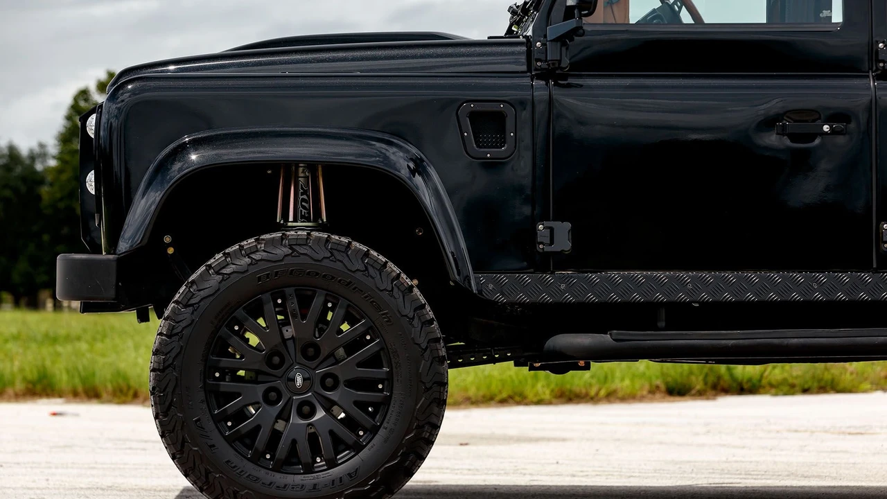 1993 Land Rover Defender 110 - Image 30 of 31